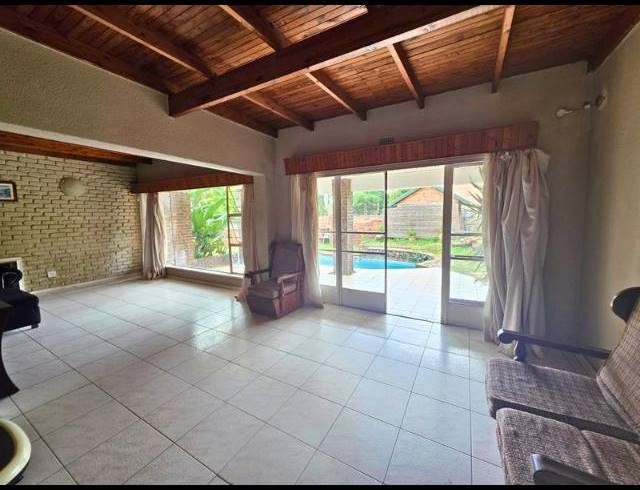 5 BEDROOM HOUSE FOR SALE IN GLEN MARAIS